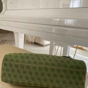 Super cute vintage green Dooney